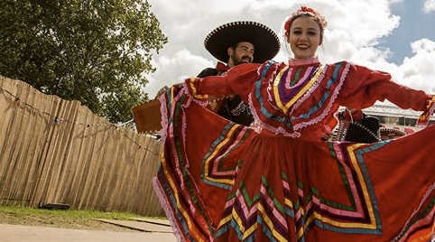 Mexicaanse artiesten in tenue